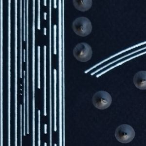 peinture abstraite contemporaine, couleurs blanc et anthracite sur fond noir. Format 30 x 30 cm. Extrait 1